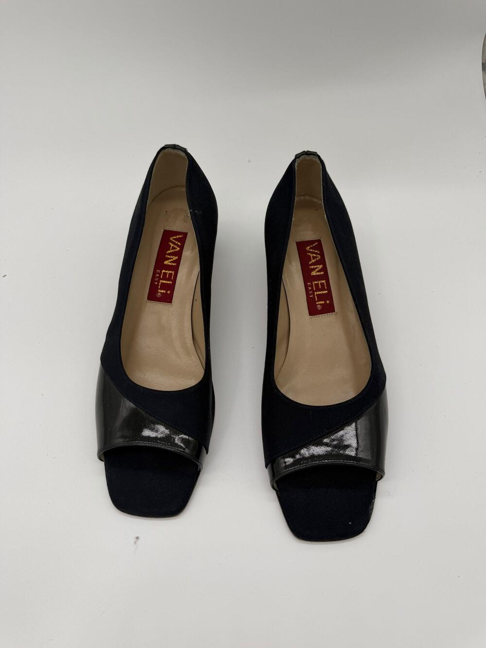 Vaneli East Shoes Womens Size 8.5C Blue Patent Leather Low Heel Dress Pumps